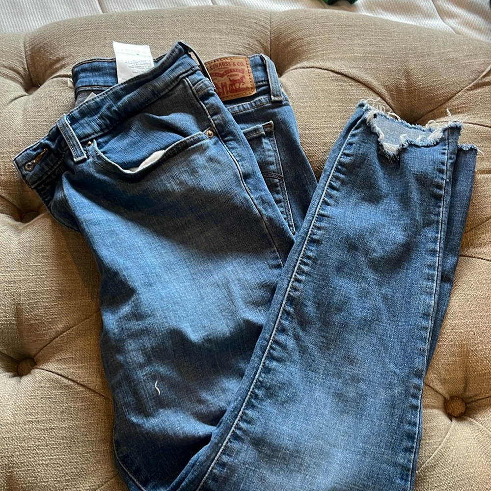 Levi ankle skinnies